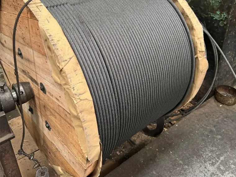 Cordón y cable estructural